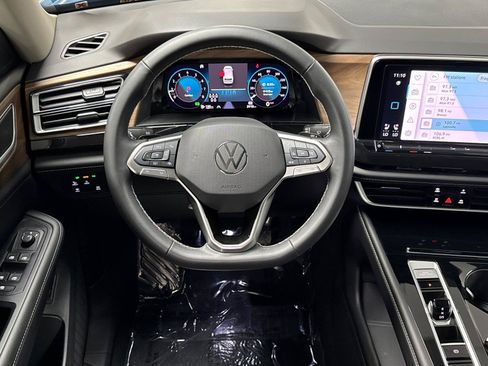 Used 2026 Volkswagen Atlas SE w/ Panoramic Sunroof Package AWD/4WD image 13