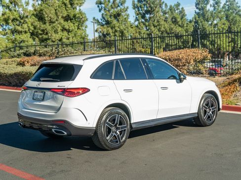 Used 2025 Mercedes-Benz GLC 300 4MATIC image 12