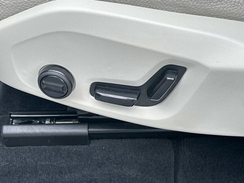 Certified 2023 Volvo XC60 T8 Plus w/ Climate Package image 18