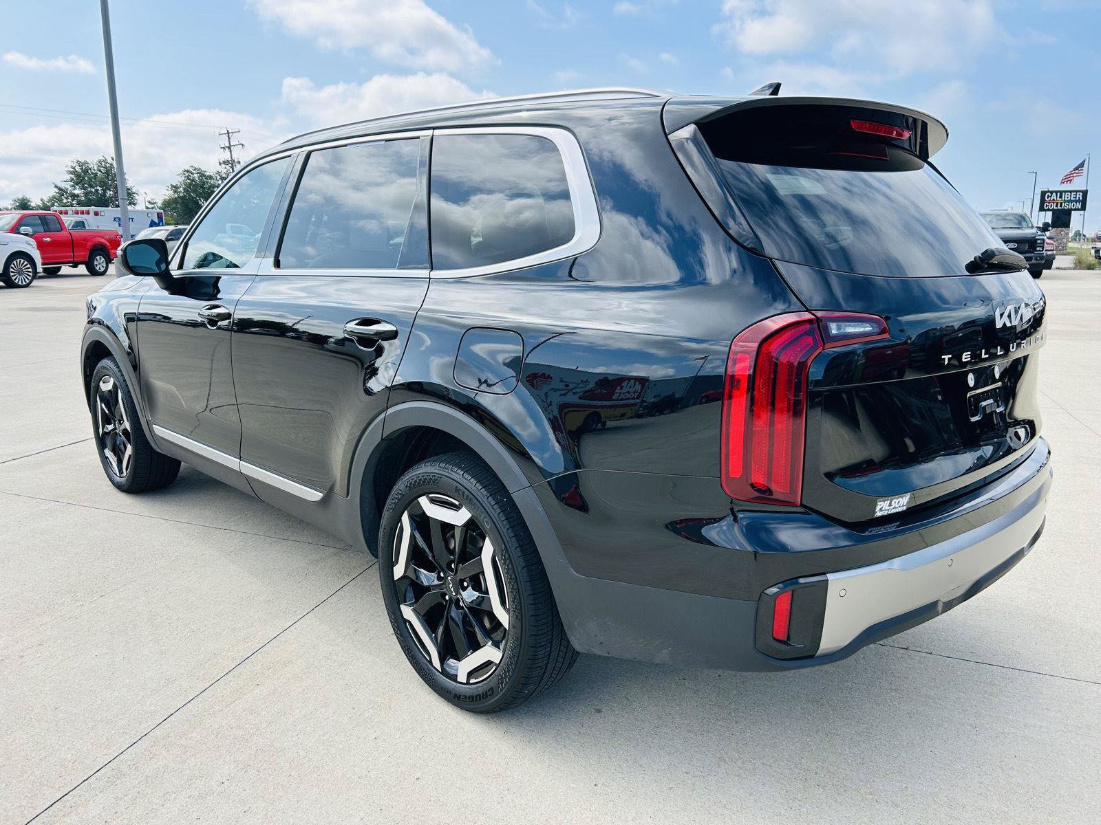 Used 2025 Kia Telluride S FWD image 39