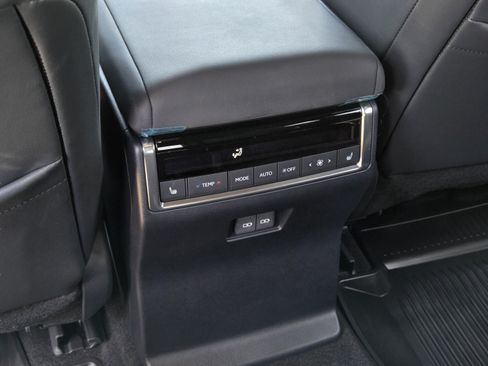 Used 2024 Lexus GX 550 w/ Accessory Package (Z1) AWD/4WD image 30