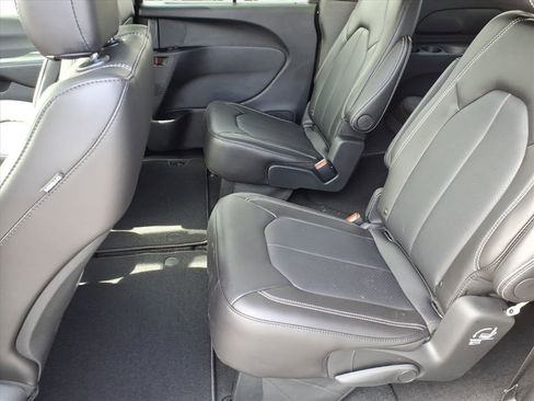 New 2026 Chrysler Pacifica Select image 5