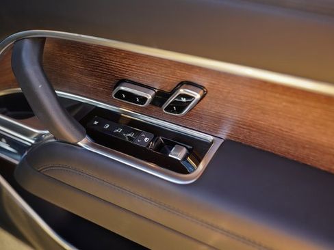 Used 2023 Land Rover Range Rover Long Wheelbase SE image 41