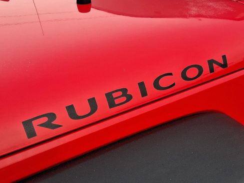 Used 2015 Jeep Wrangler Unlimited Rubicon w/ Connectivity Group image 28