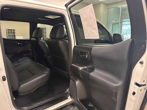 Certified 2021 Toyota Tacoma TRD Off-Road w/ TRD Premium Off Road Package AWD/4WD image 26