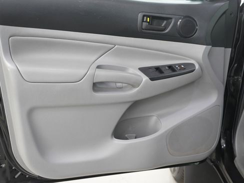 Used 2012 Toyota Tacoma 4x4 Double Cab image 17