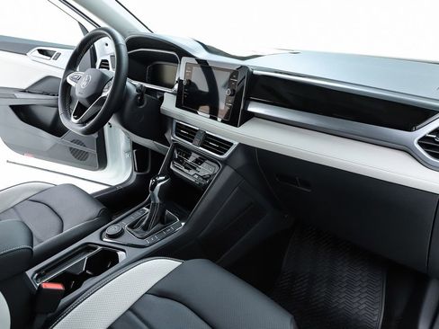 New 2026 Volkswagen Taos SEL image 70