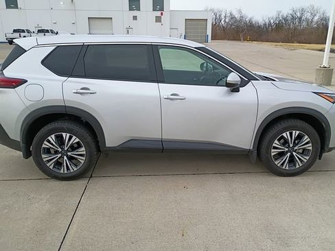 Used 2023 Nissan Rogue SV image 11