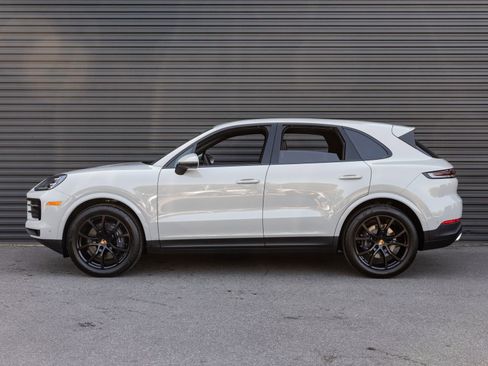 Certified 2026 Porsche Cayenne AWD/4WD image 2