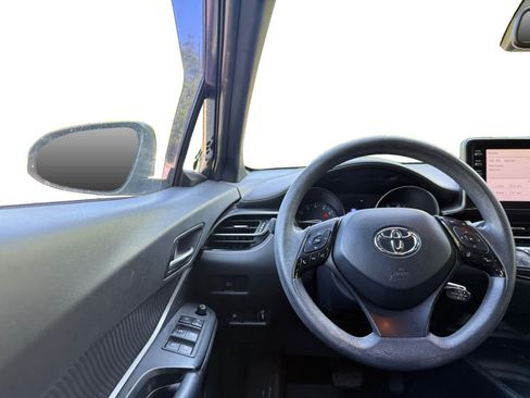 Used 2019 Toyota C-HR LE FWD image 21