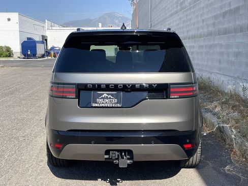 Used 2024 Land Rover Discovery Dynamic SE AWD/4WD image 4