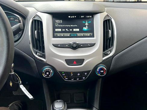 Used 2018 Chevrolet Cruze LS image 21