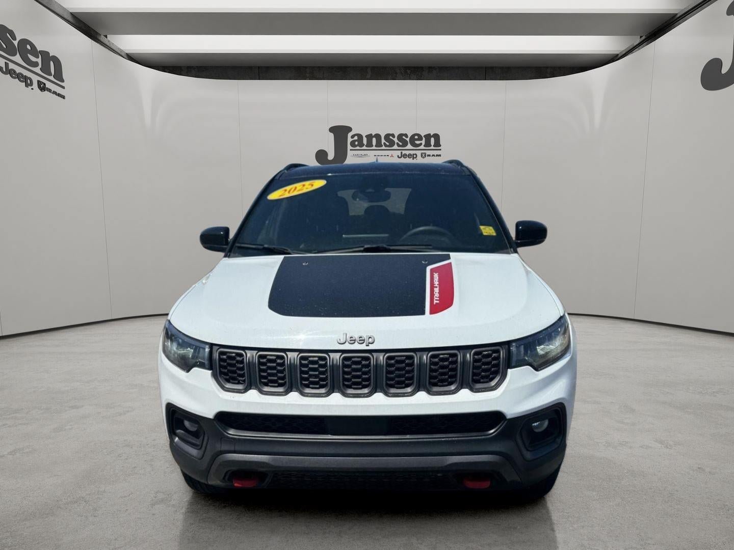 Used 2025 Jeep Compass Trailhawk AWD/4WD image 7