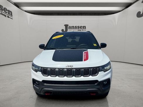 Used 2025 Jeep Compass Trailhawk AWD/4WD image 7