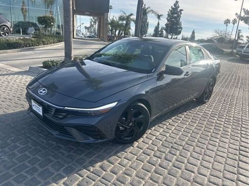 New 2026 Hyundai Elantra SEL Sport FWD image 2