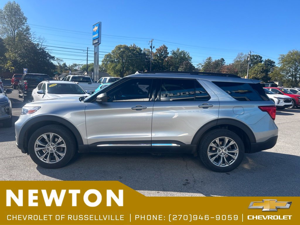 Used 2020 Ford Explorer XLT w/ Equipment Group 202A AWD/4WD image 13