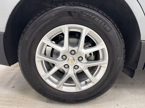Used 2024 Chevrolet Equinox LT FWD image 32