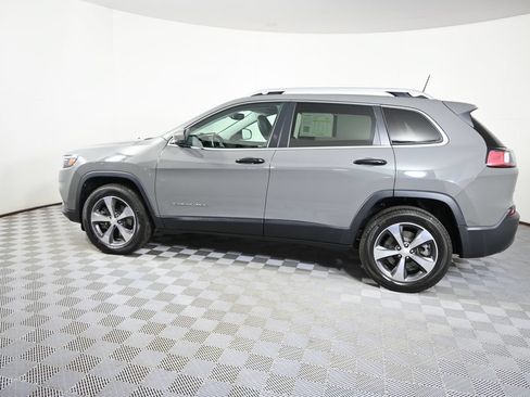 Used 2019 Jeep Cherokee Limited w/ Trailer Tow Group AWD/4WD image 3