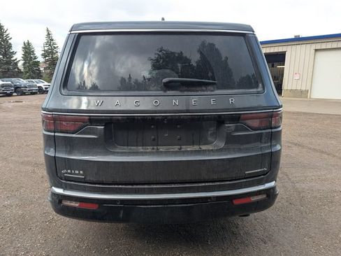 Used 2023 Jeep Wagoneer L Series III w/ Premium Group I AWD/4WD image 16