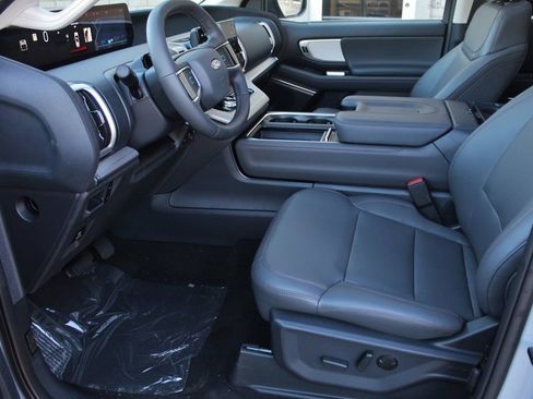 New 2025 Ford Expedition Active image 13