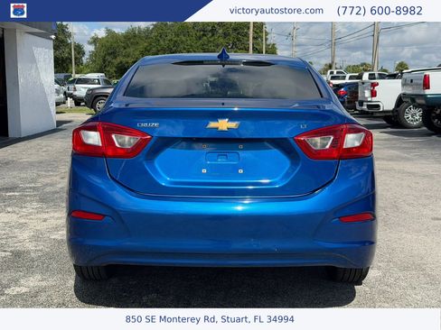 Used 2017 Chevrolet Cruze LT FWD image 4