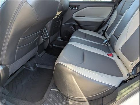 Used 2025 Subaru Forester Limited image 10