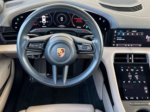Used 2022 Porsche Taycan image 17