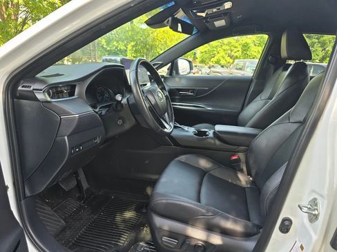 Used 2023 Toyota Venza XLE AWD/4WD image 16