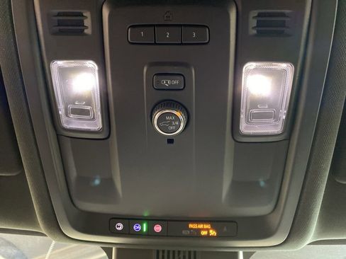 Used 2023 GMC Yukon XL SLT AWD/4WD image 25