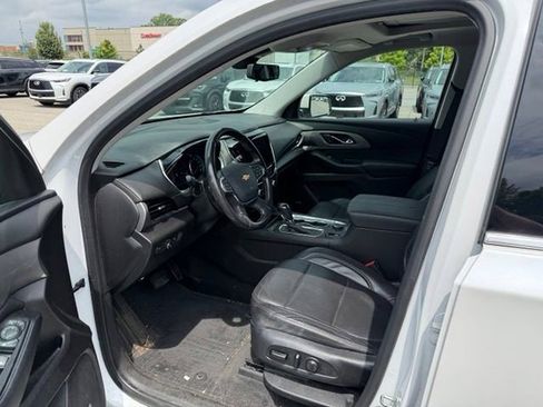 Used 2020 Chevrolet Traverse LT w/ LT Premium Package AWD/4WD image 9