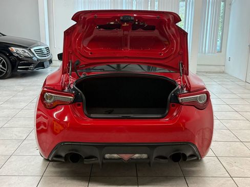 Used 2018 Toyota 86 image 16