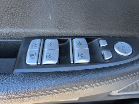 Used 2017 BMW 740i image 27