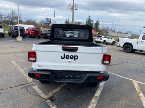 Used 2024 Jeep Gladiator Sport AWD/4WD image 45