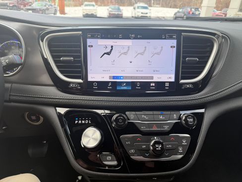 New 2026 Chrysler Pacifica Select FWD image 20
