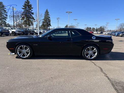 Used 2022 Dodge Challenger R/T RWD image 7