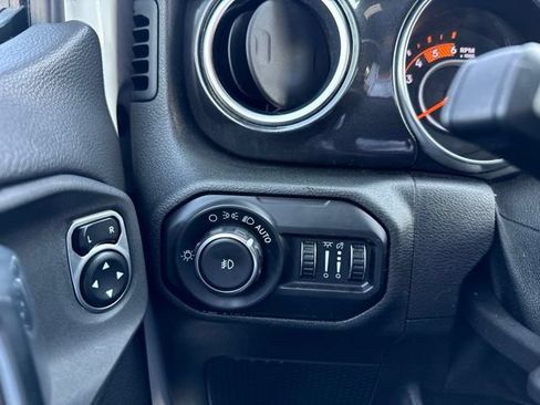 Used 2020 Jeep Wrangler Unlimited Sahara AWD/4WD image 23