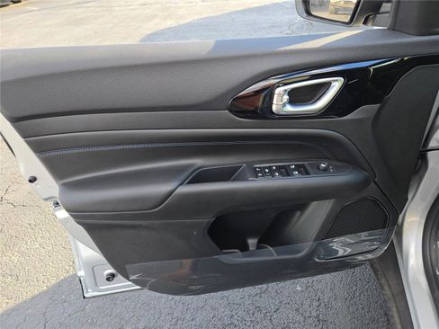 New 2026 Jeep Compass Latitude image 22