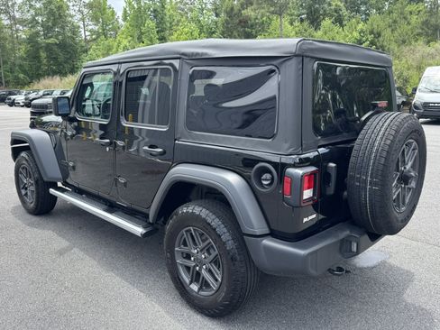 Used 2025 Jeep Wrangler Unlimited Sport AWD/4WD image 7