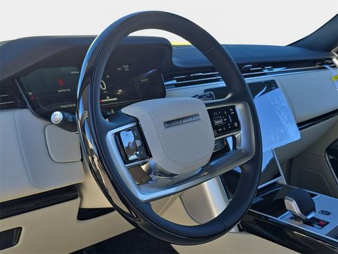 New 2025 Land Rover Range Rover Long Wheelbase SE image 18
