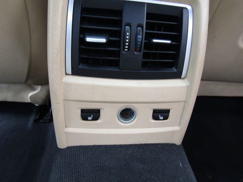 Used 2018 BMW 330i xDrive Sedan w/ Premium Package image 18