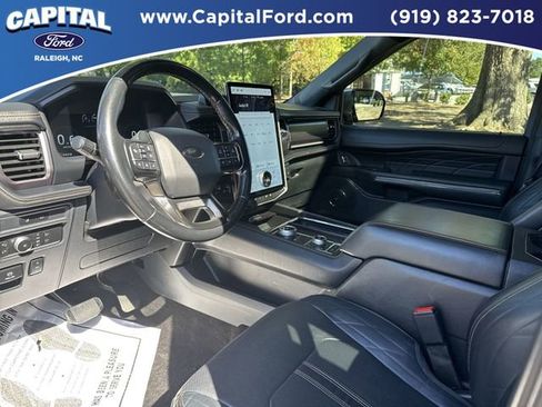 Used 2022 Ford Expedition Platinum image 18