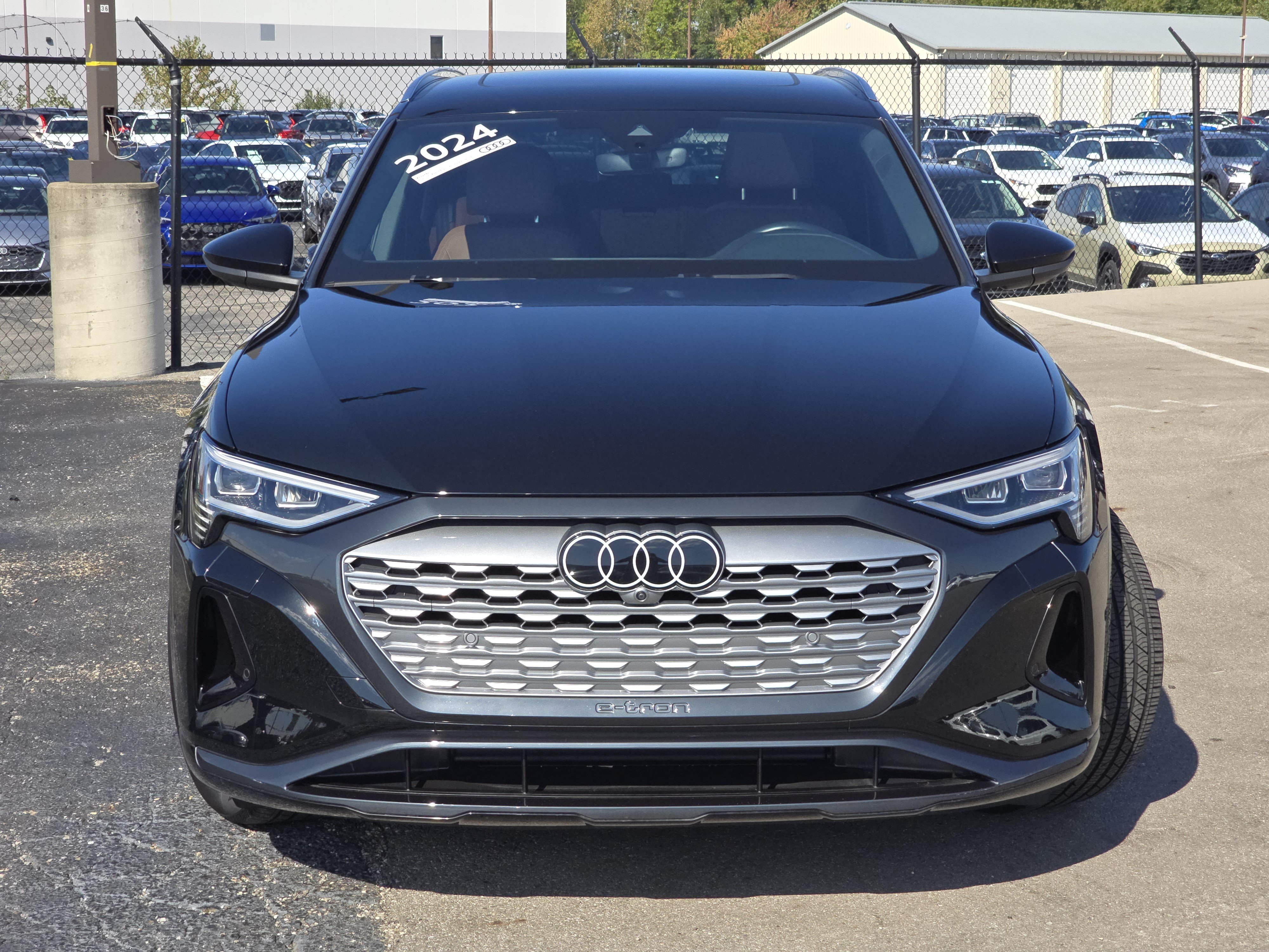 Used 2024 Audi Q8 e-tron Premium Plus AWD/4WD image 2
