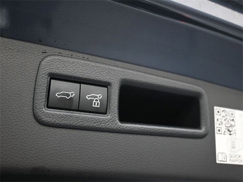 Used 2023 Toyota Venza Limited image 22