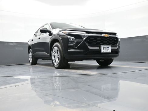 Used 2024 Chevrolet Trax LS w/ Driver Confidence Package FWD image 27