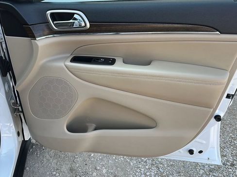 Used 2015 Jeep Grand Cherokee Limited w/ Trailer Tow Group IV image 19