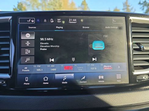Used 2022 Chrysler Pacifica Touring-L FWD image 17