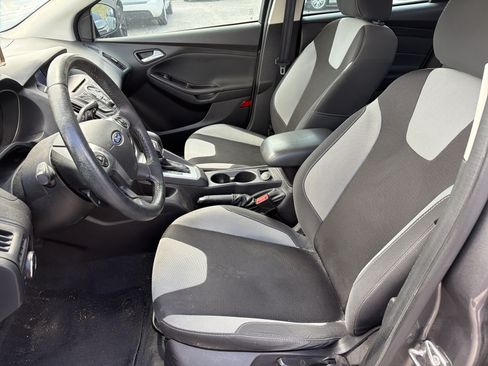 Used 2014 Ford Focus SE w/ SE Sport Package FWD image 9