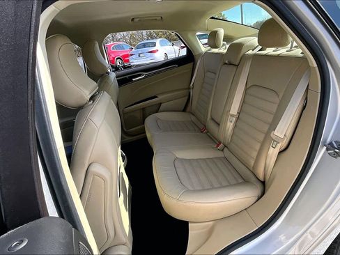 Used 2016 Ford Fusion SE w/ Equipment Group 202A image 20