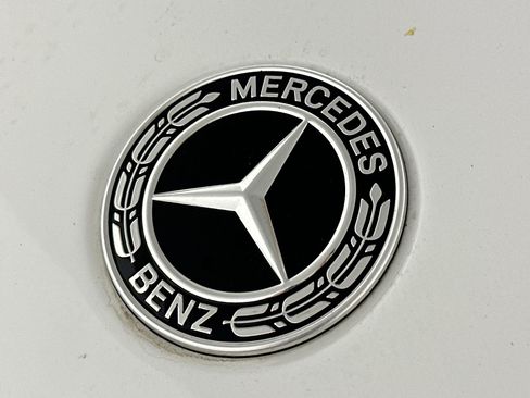 Used 2025 Mercedes-Benz GLC 300 4MATIC image 32