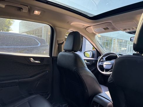 Used 2020 Ford Escape Titanium AWD/4WD image 9